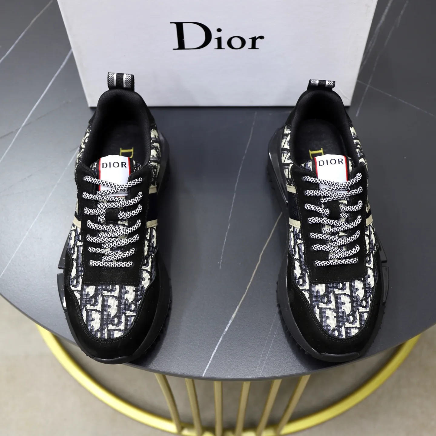 Ex-factory price: 462💰🙅‍♂️🙅‍♂️🙅‍♂️ Brand: Dior DIOR Standard code: 38-44 (45 customized) Grade: Same as the official website Material: Original material splicing Comfortable and breathable lining Lightweight and wear-resistant sports outsole Style category: Men's fashionable casual shoes Running sneakers Distinguished luxury brand elements Top luxury Color: actual picture color
